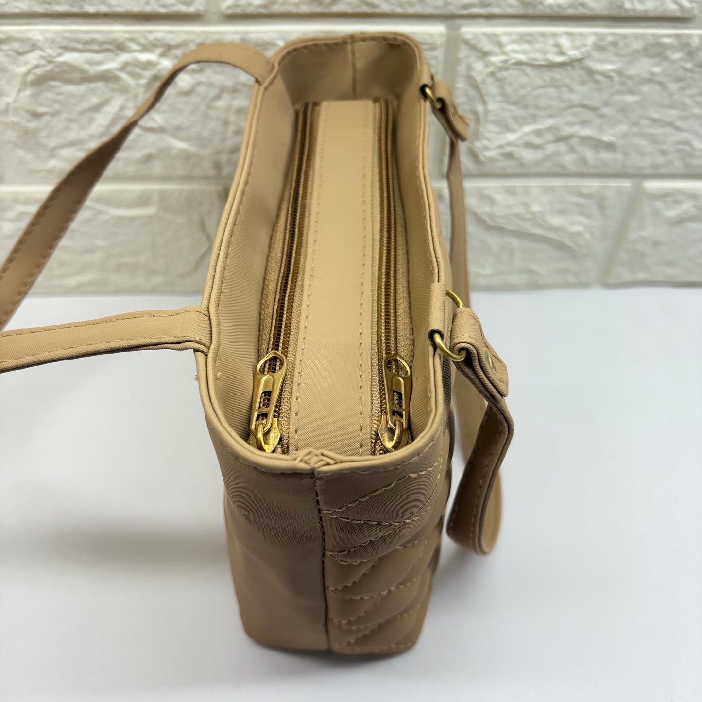 Woman Handheld bag