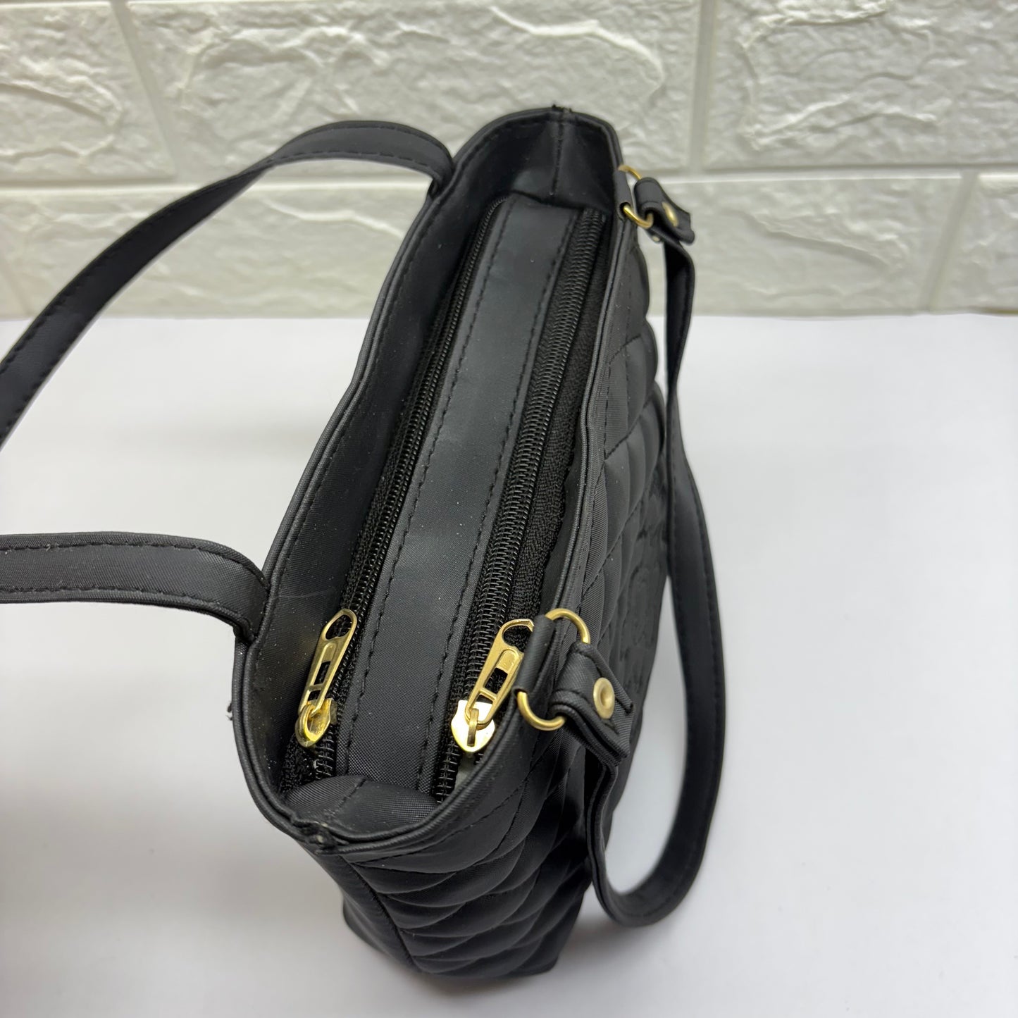 Woman Handheld bag