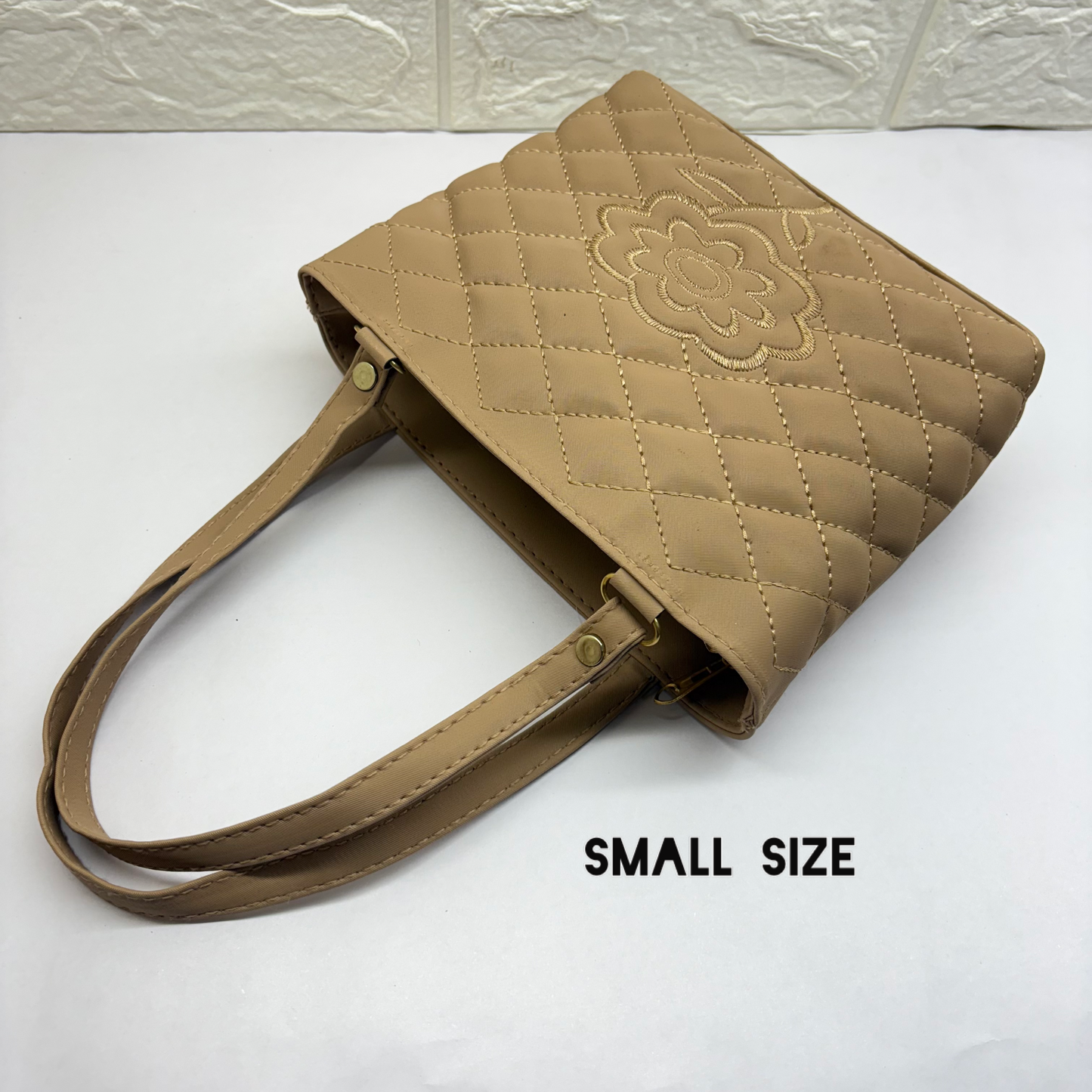 Woman Handheld bag