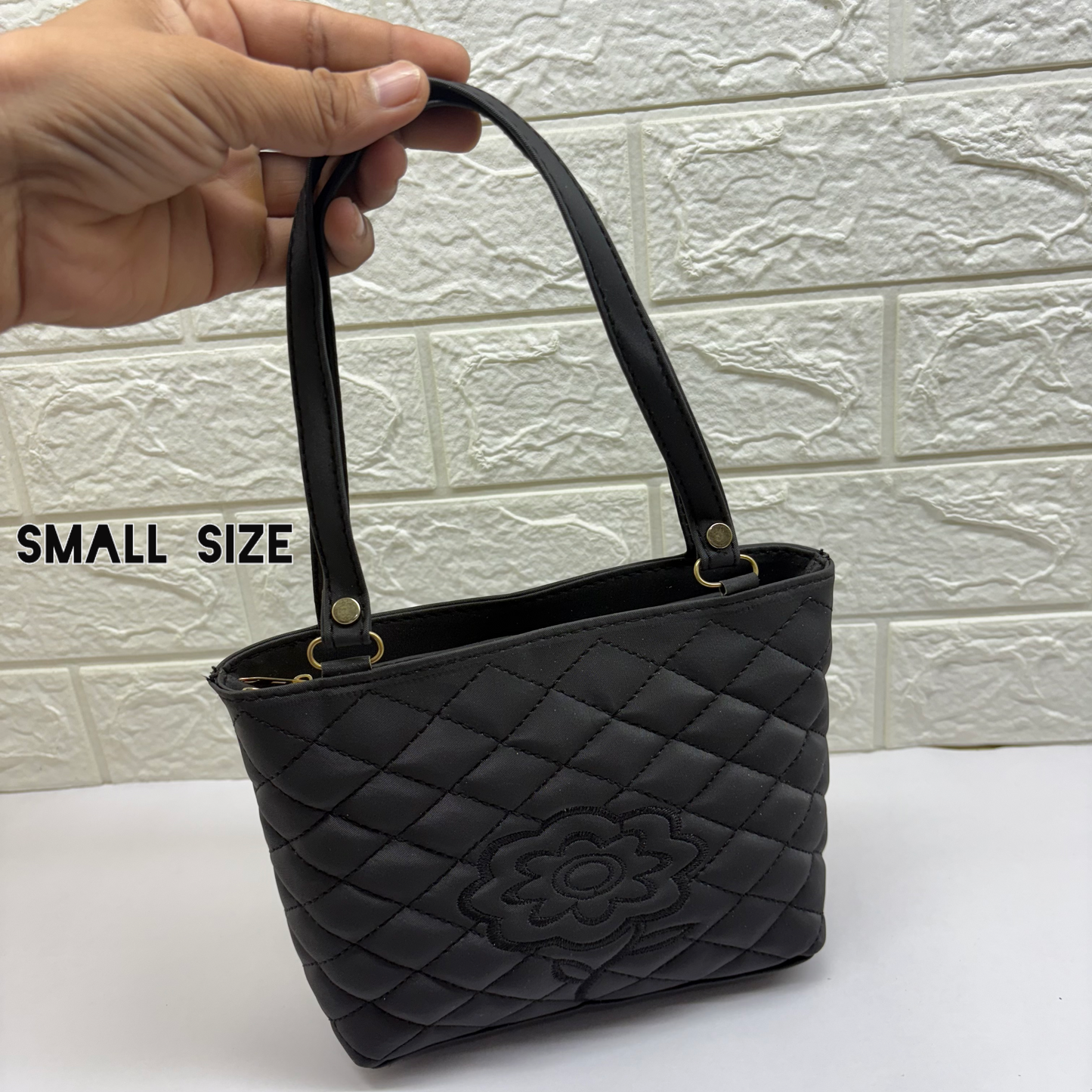 Woman Handheld bag