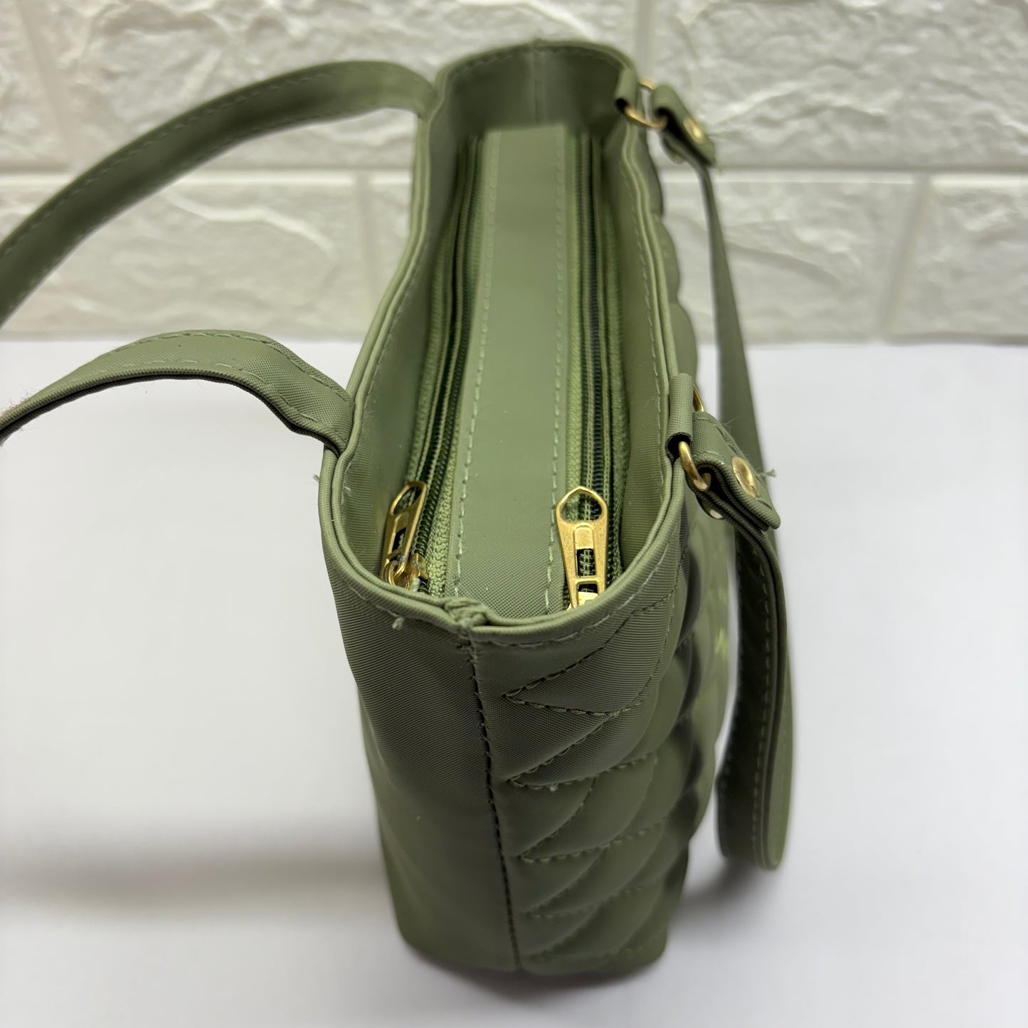 Woman Handheld bag
