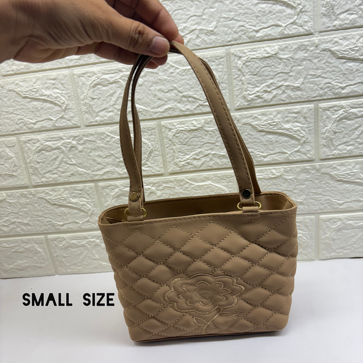 Woman Handheld bag