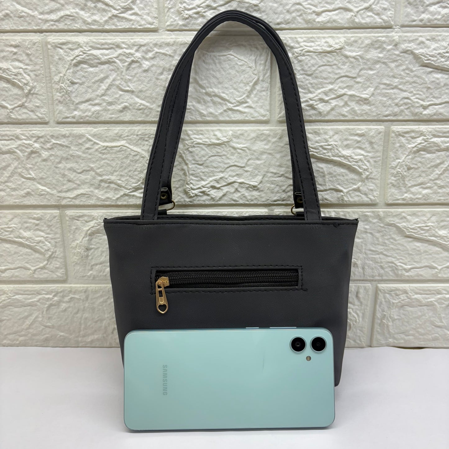 Woman Handheld bag