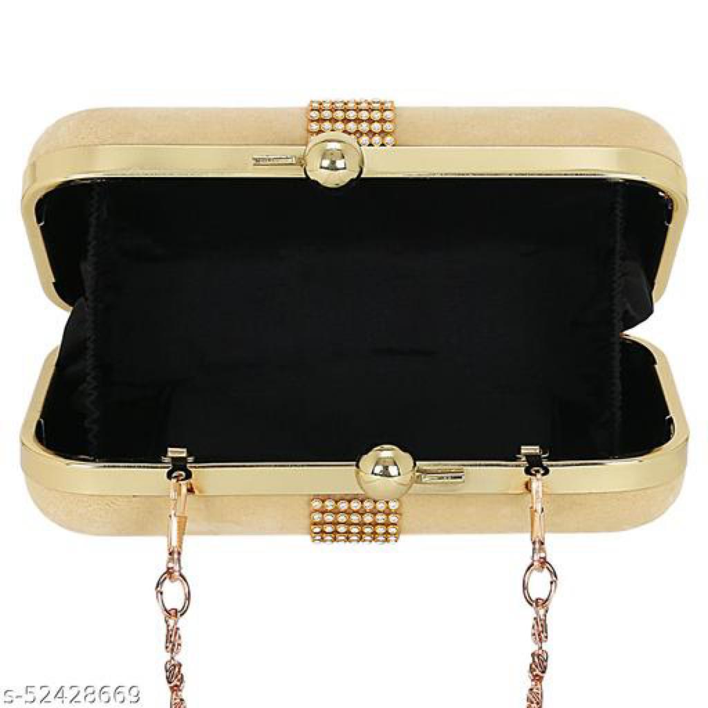 Trendy Women's Black Velvet Clutch