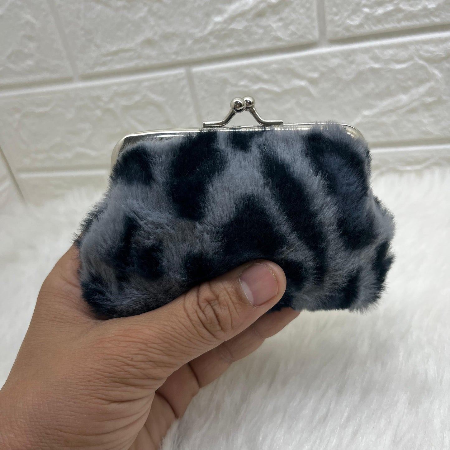 Kiss Lock Closure Coin Purses for Women and Girls, fur print Coin Wallet Mini Purse Coin Purse with Detachable.