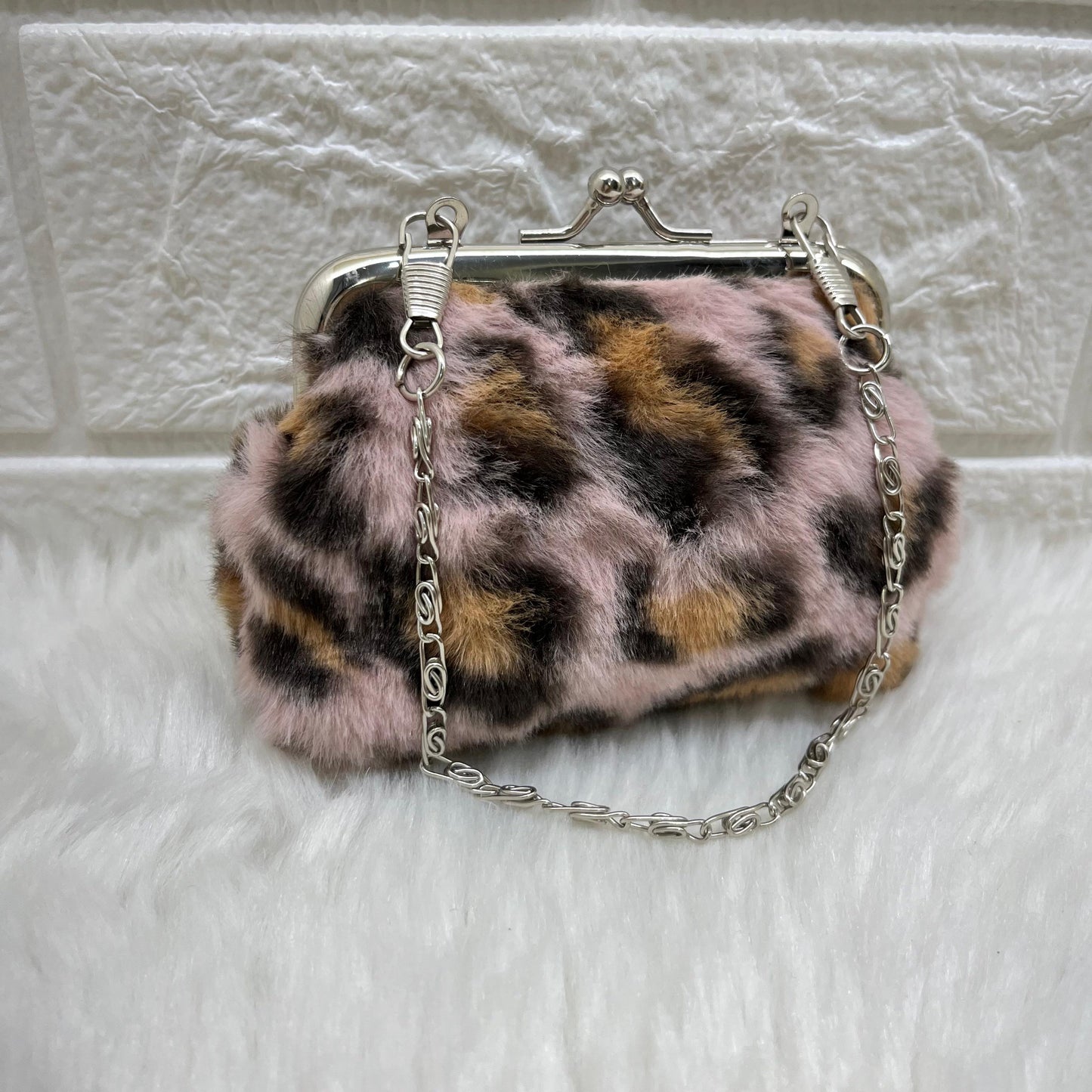 Kiss Lock Closure Coin Purses for Women and Girls, fur print Coin Wallet Mini Purse Coin Purse with Detachable.