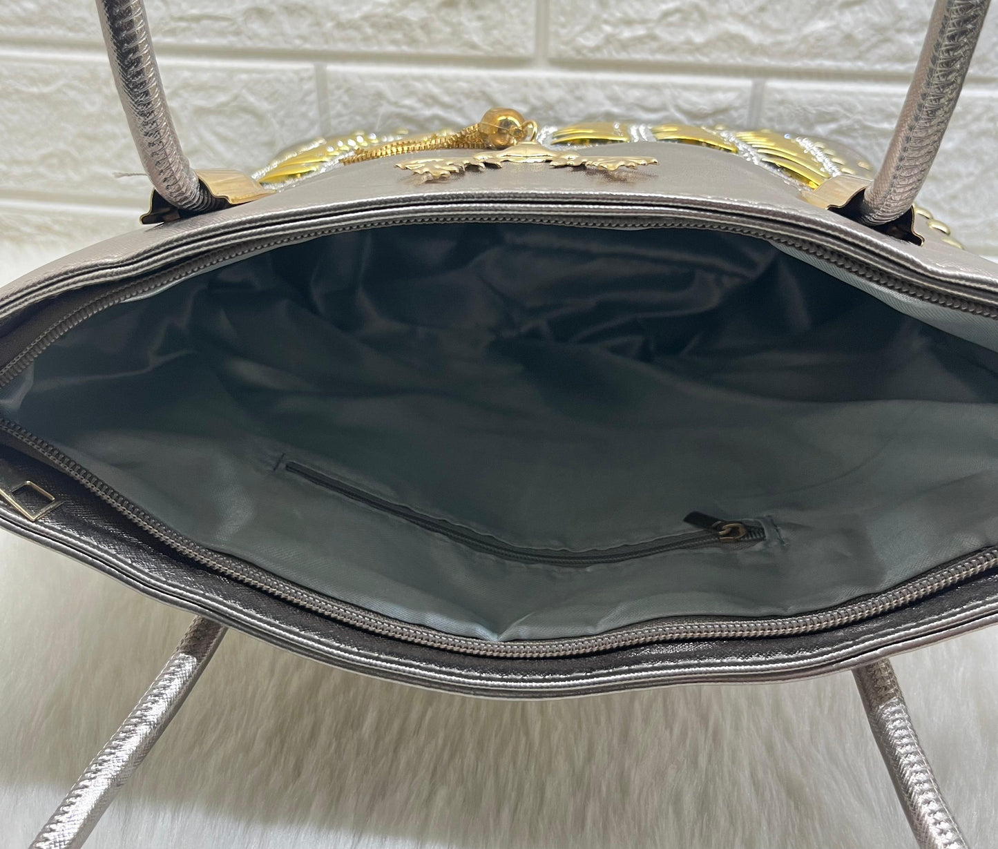 Classy Look Design Shoulder Handle Women Handbag Golden