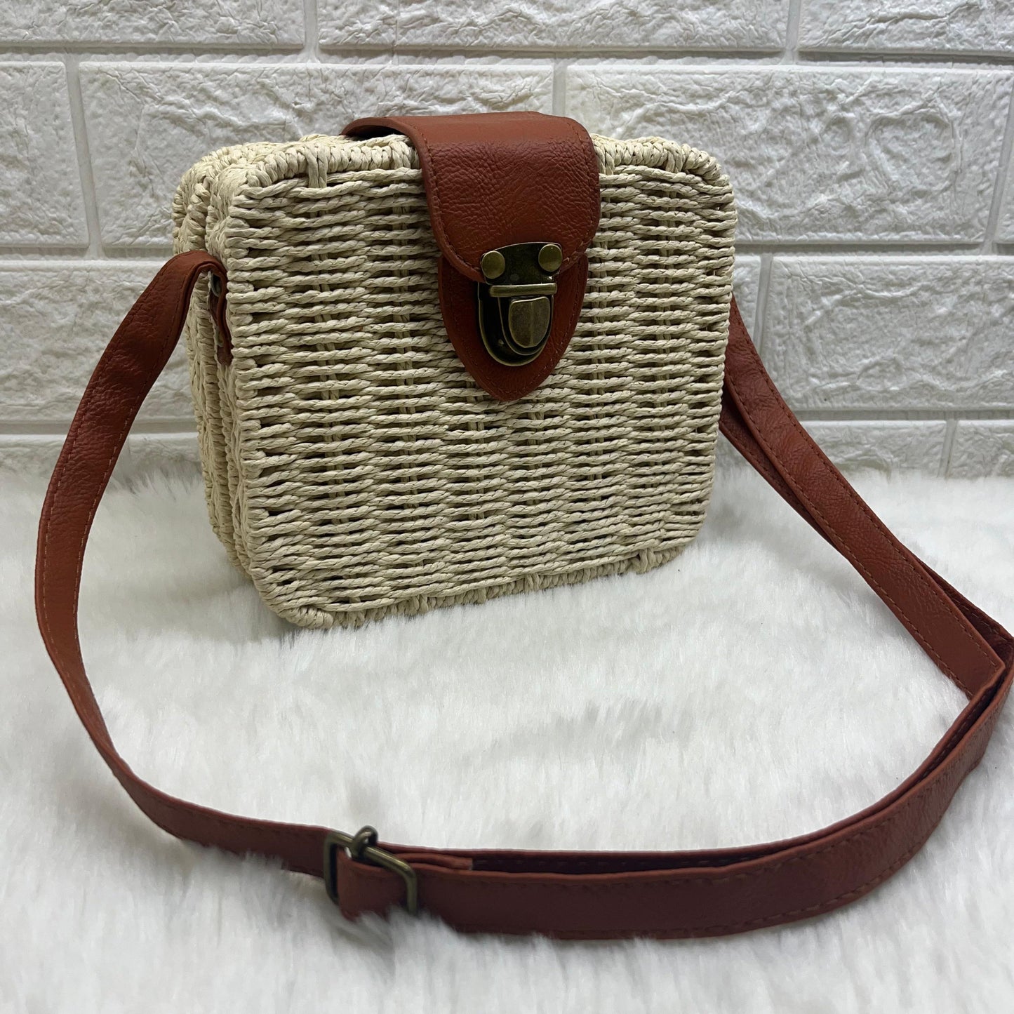 Women Basket Weave Sling Bag with Adjustable Strap, Straw Portable Small Box Woven Womens Cross Body Bag Shoulder Messenger Satchel