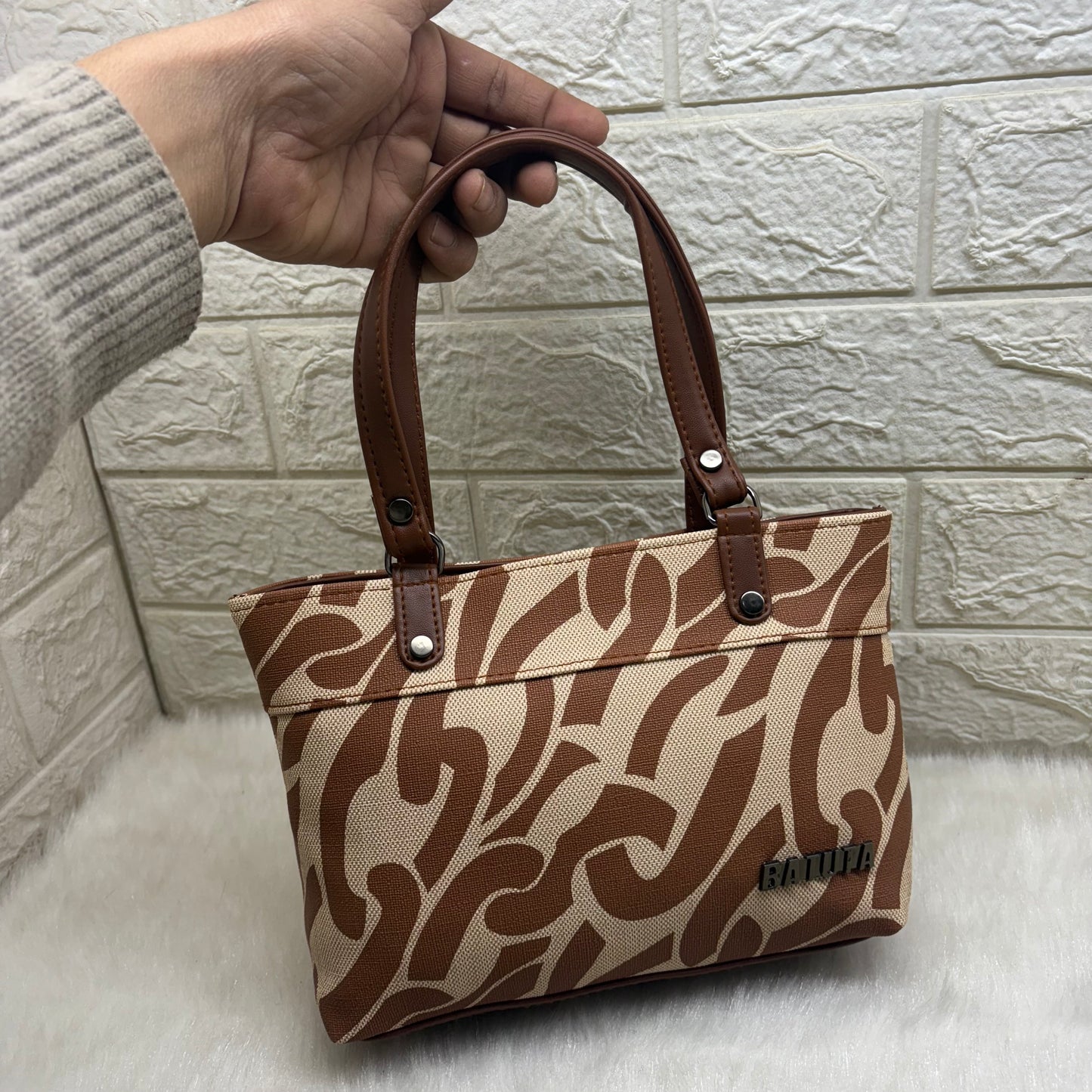 BATUTA HUB Small Hand Bag for Women, PU Leather, Stylish and Lightweight, Top Hand Held Bag