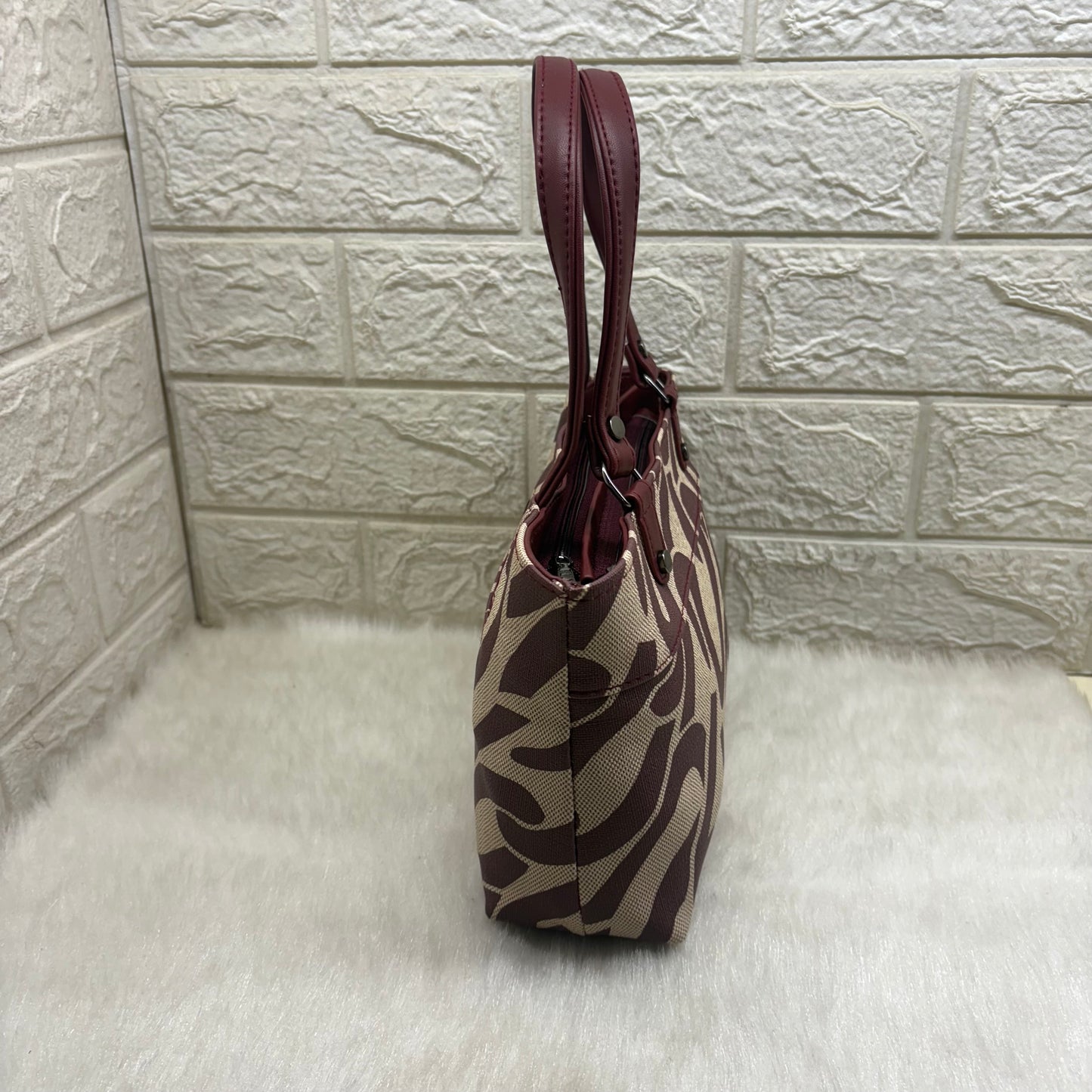 BATUTA HUB Small Hand Bag for Women, PU Leather, Stylish and Lightweight, Top Hand Held Bag