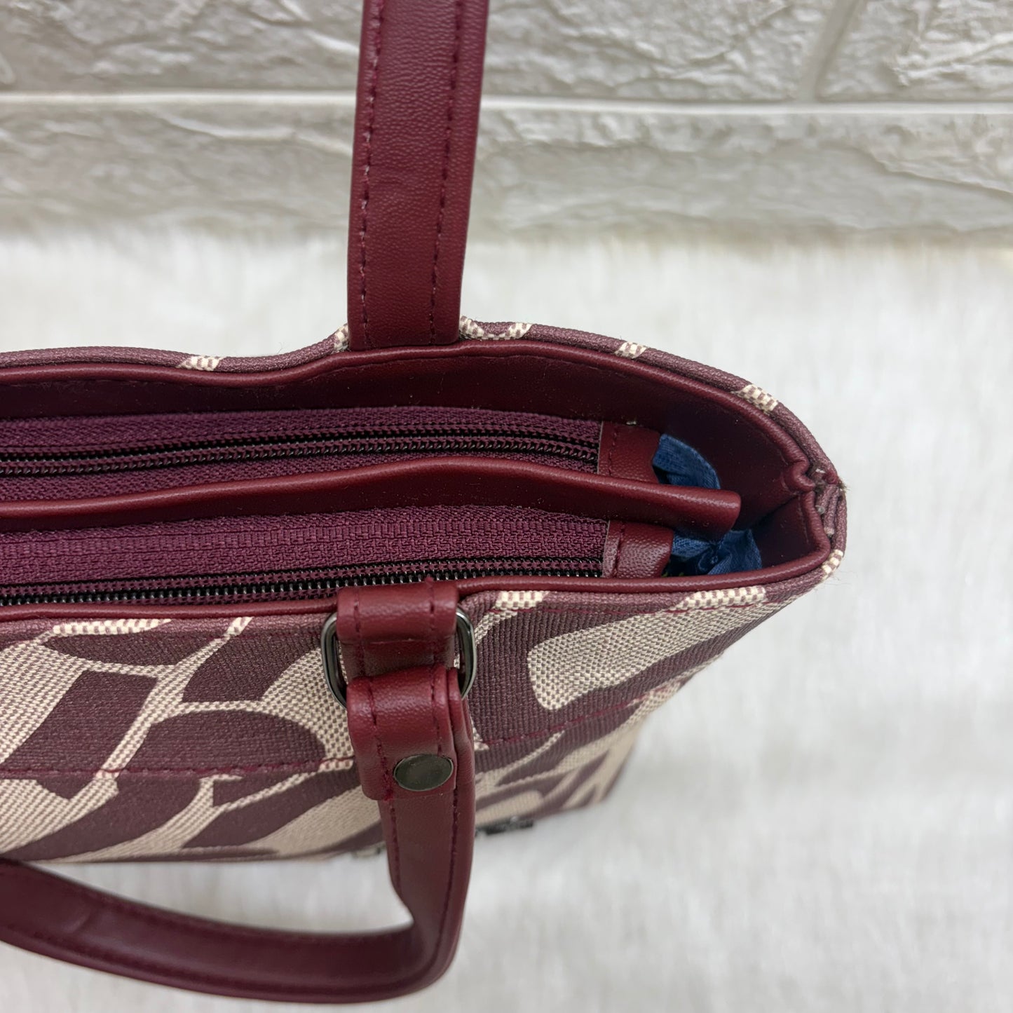 BATUTA HUB Small Hand Bag for Women, PU Leather, Stylish and Lightweight, Top Hand Held Bag