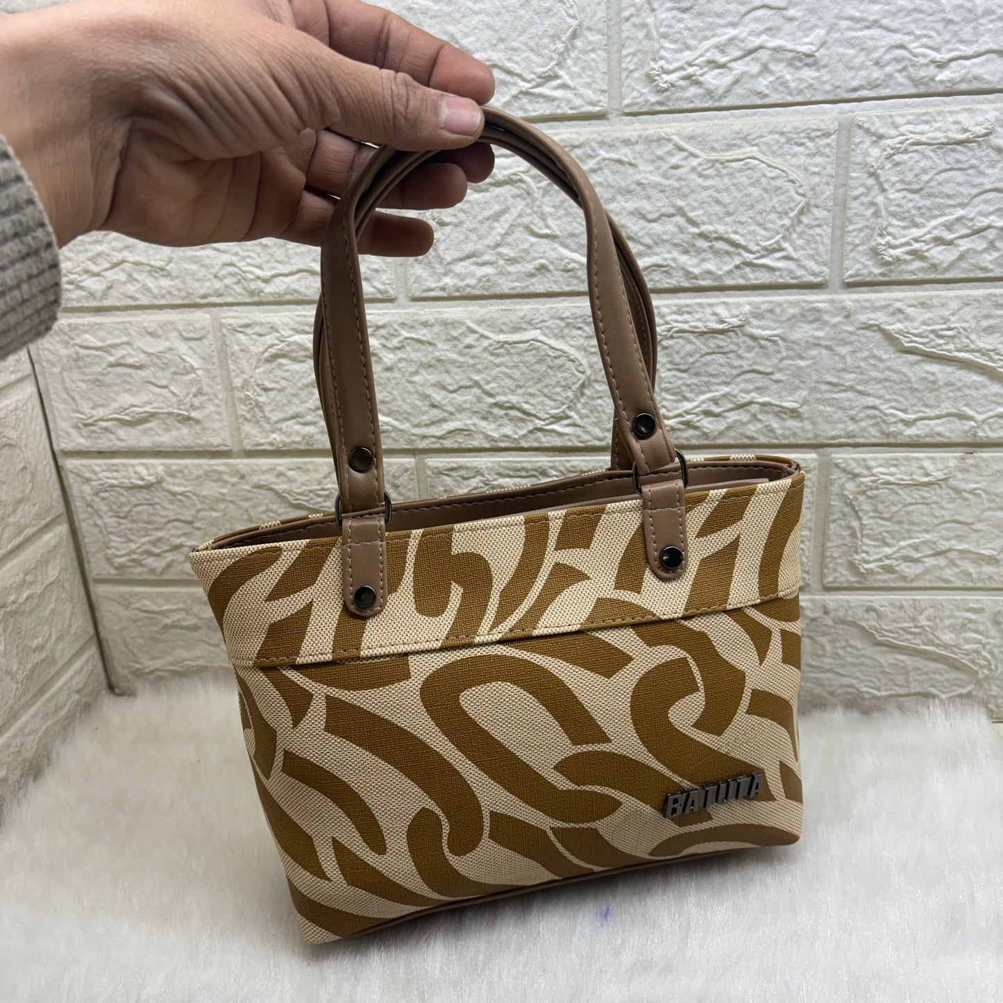 BATUTA HUB Small Hand Bag for Women, PU Leather, Stylish and Lightweight, Top Hand Held Bag