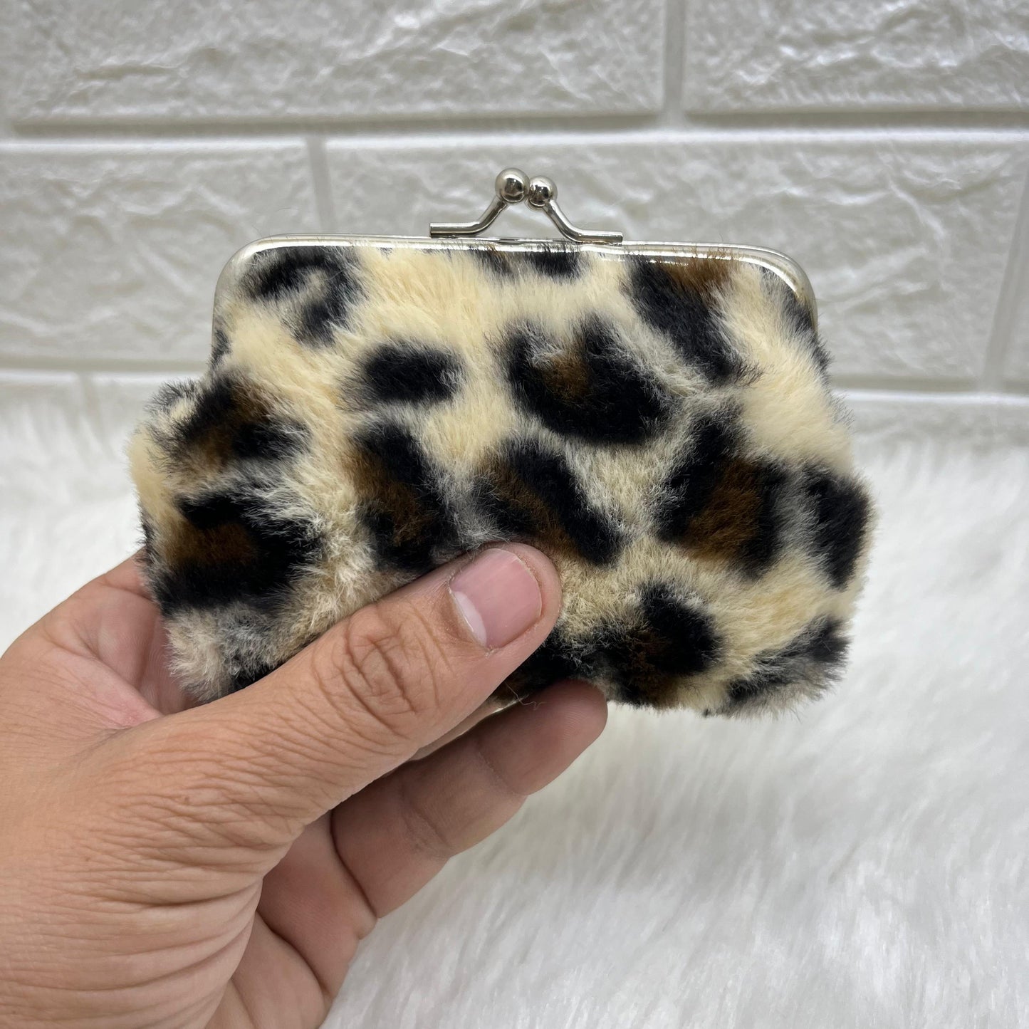 Kiss Lock Closure Coin Purses for Women and Girls, fur print Coin Wallet Mini Purse Coin Purse with Detachable.