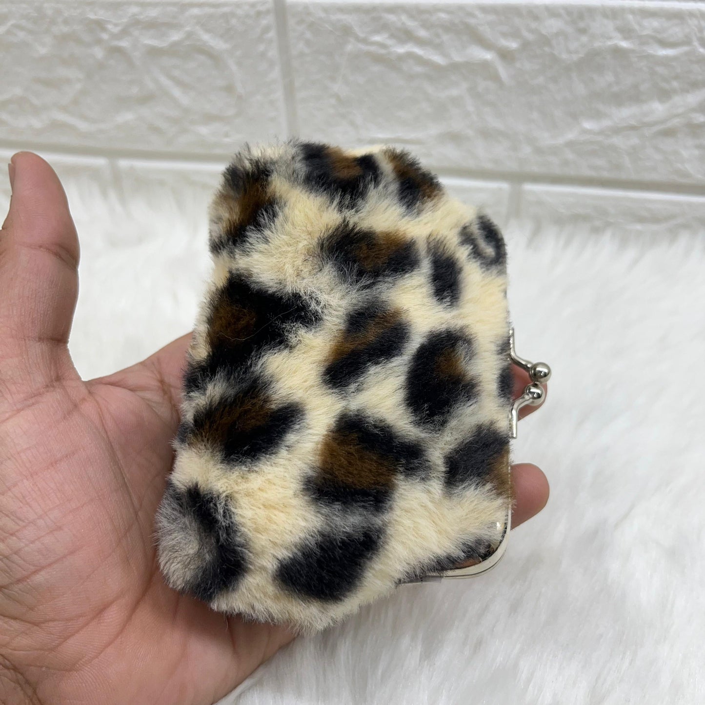 Kiss Lock Closure Coin Purses for Women and Girls, fur print Coin Wallet Mini Purse Coin Purse with Detachable.