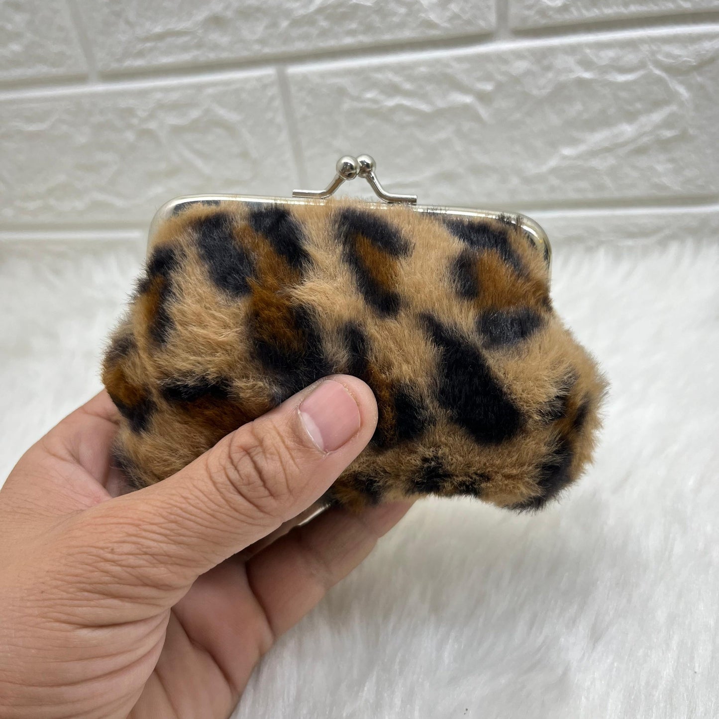 Kiss Lock Closure Coin Purses for Women and Girls, fur print Coin Wallet Mini Purse Coin Purse with Detachable.