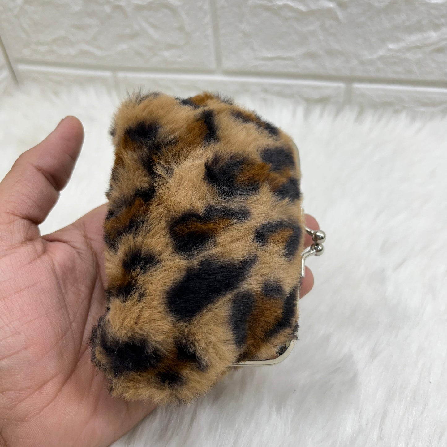 Kiss Lock Closure Coin Purses for Women and Girls, fur print Coin Wallet Mini Purse Coin Purse with Detachable.