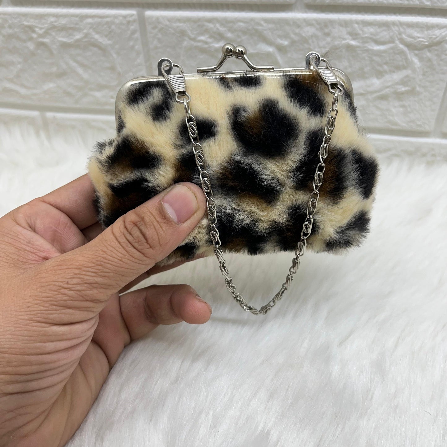 Kiss Lock Closure Coin Purses for Women and Girls, fur print Coin Wallet Mini Purse Coin Purse with Detachable.