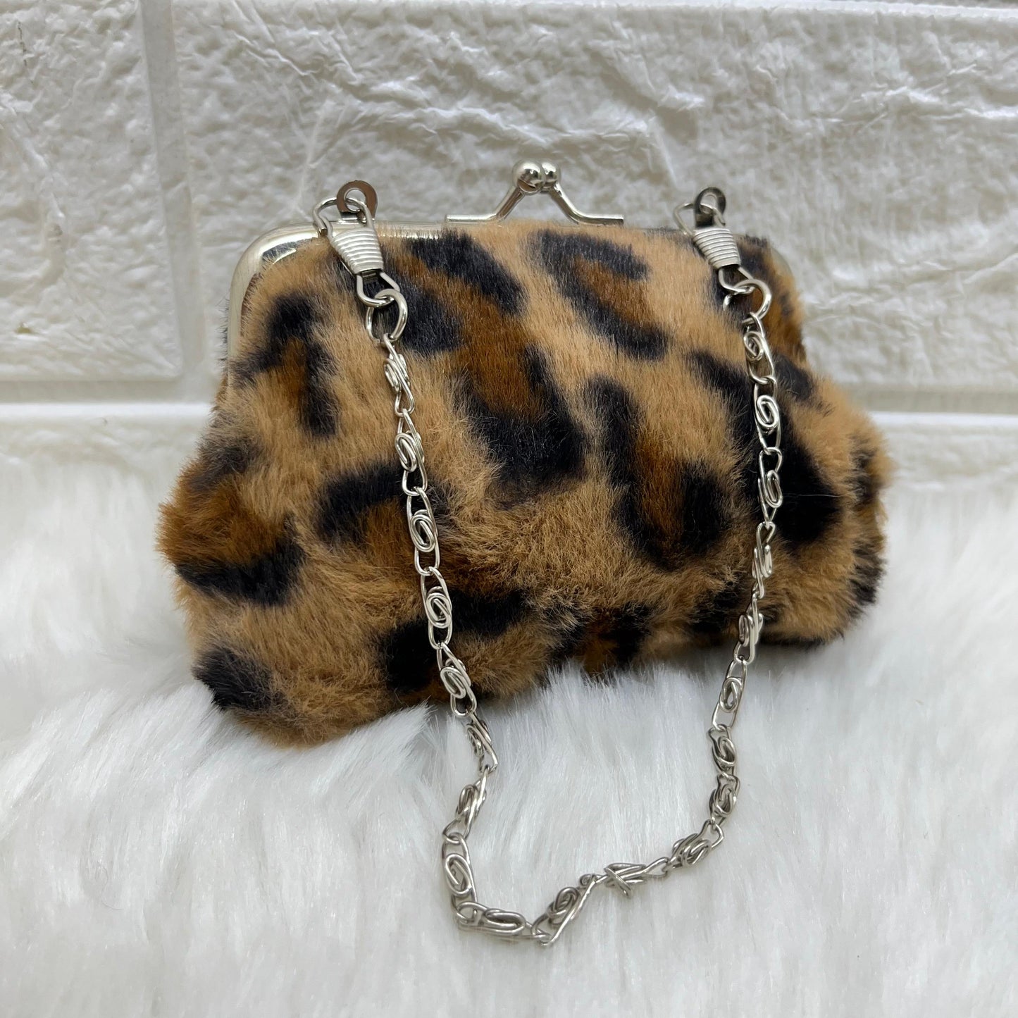 Kiss Lock Closure Coin Purses for Women and Girls, fur print Coin Wallet Mini Purse Coin Purse with Detachable.