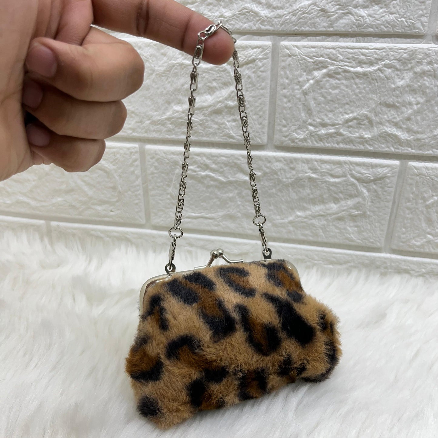 Kiss Lock Closure Coin Purses for Women and Girls, fur print Coin Wallet Mini Purse Coin Purse with Detachable.