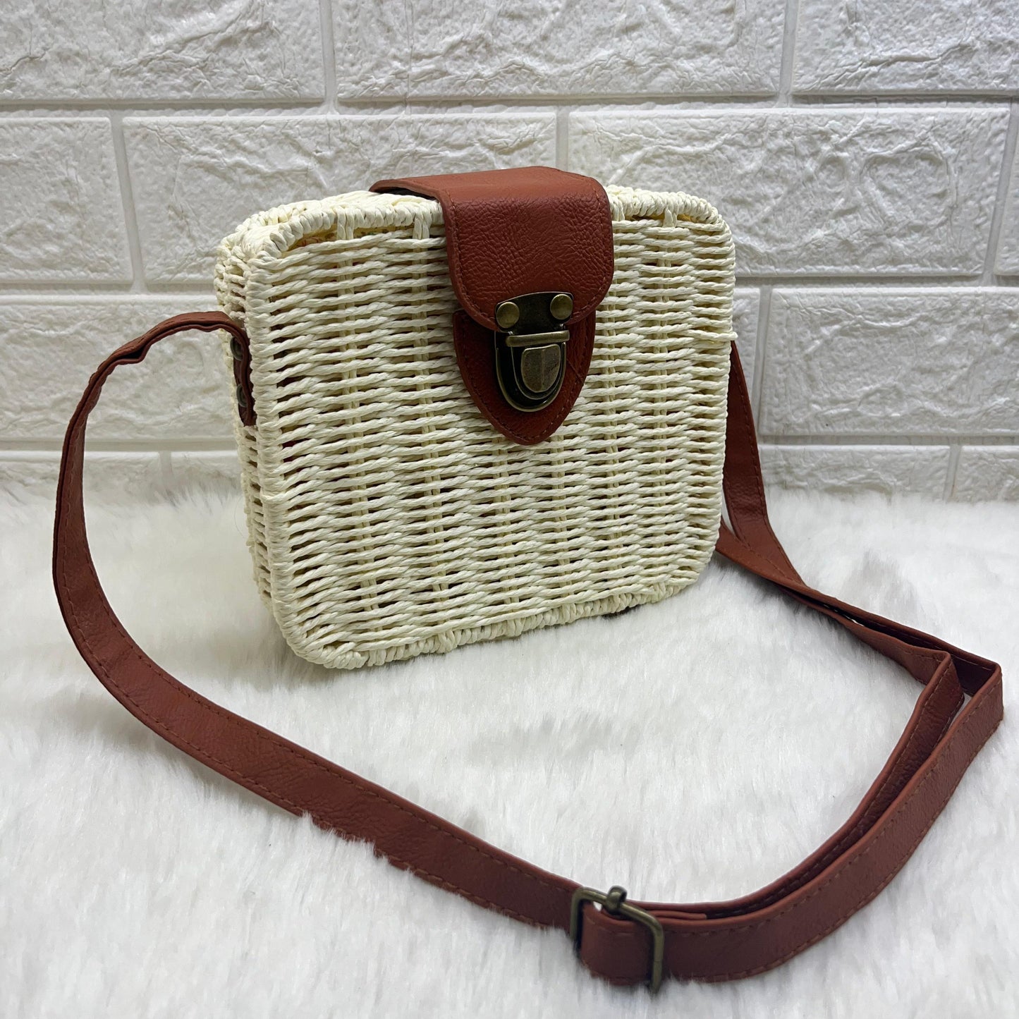 Women Basket Weave Sling Bag with Adjustable Strap, Straw Portable Small Box Woven Womens Cross Body Bag Shoulder Messenger Satchel