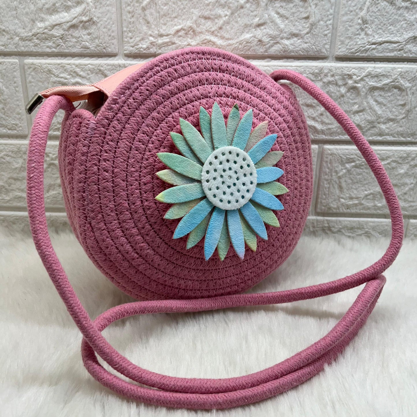 Women's Round Jute Sling Bag with Pompom, Girls Shoulder Purse, Small Handbag, Small Shopping bag for Women, Round(gol) Jute sling Bag